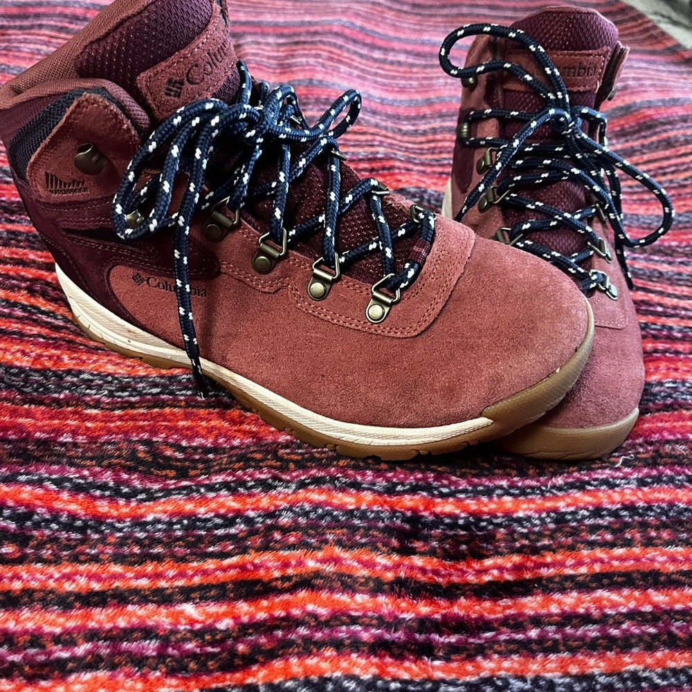 Columbia Maroon Hiking Boots Size 8